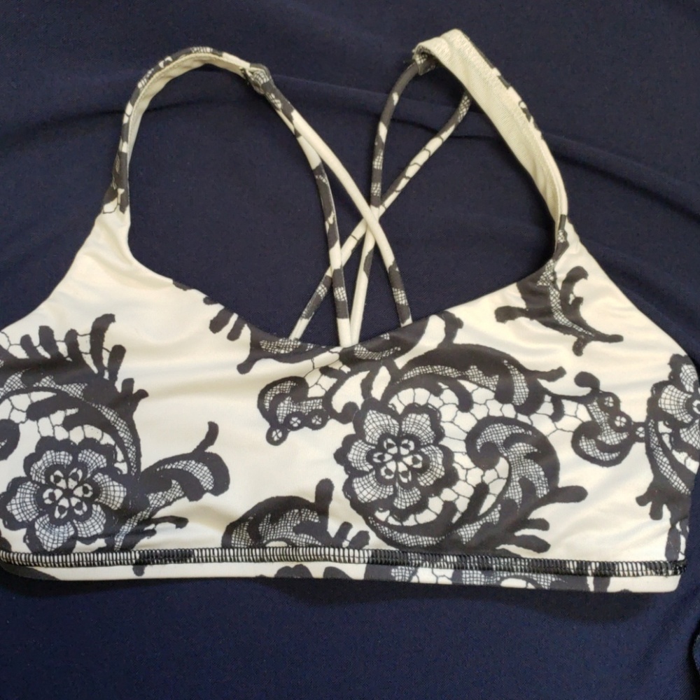 Lululemon size 6 Free to Be Bra